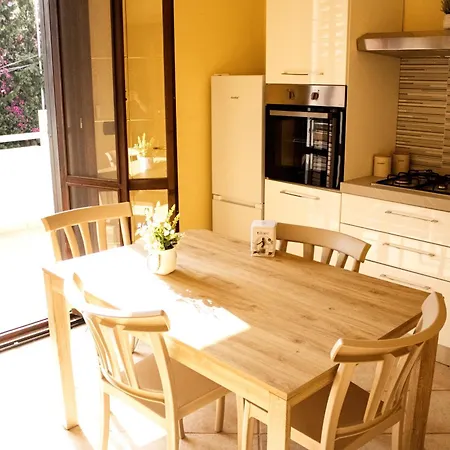 Elizabeth Plurilocale